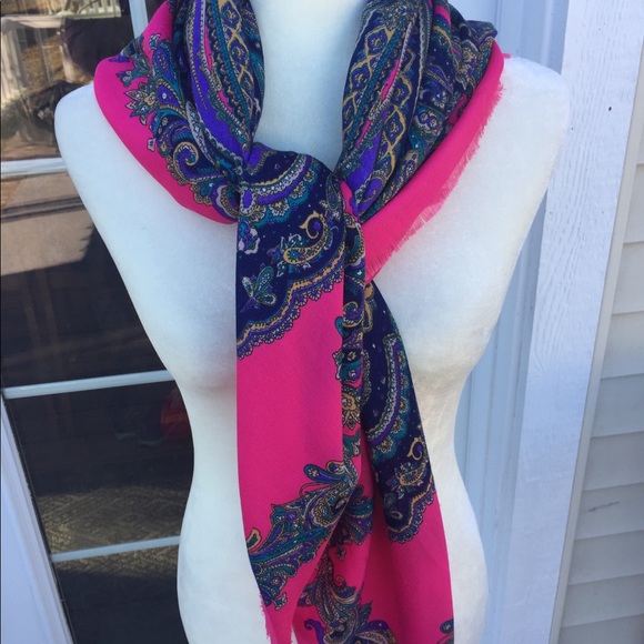 Luca Castellani Scarf   44” by 44” - Picture 8 of 8